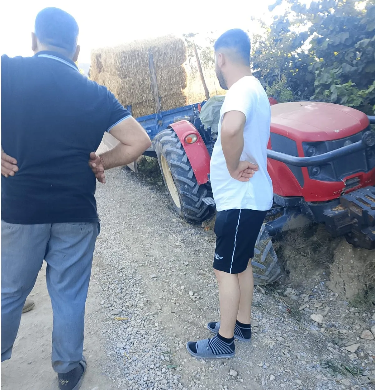 İnegöl'de traktör kazası Sürücü aracın altında kaldı