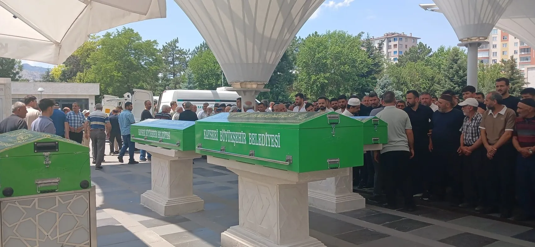 Düğün yolculuğu acı bitti Kayseri bir aileyi toprağa verdi