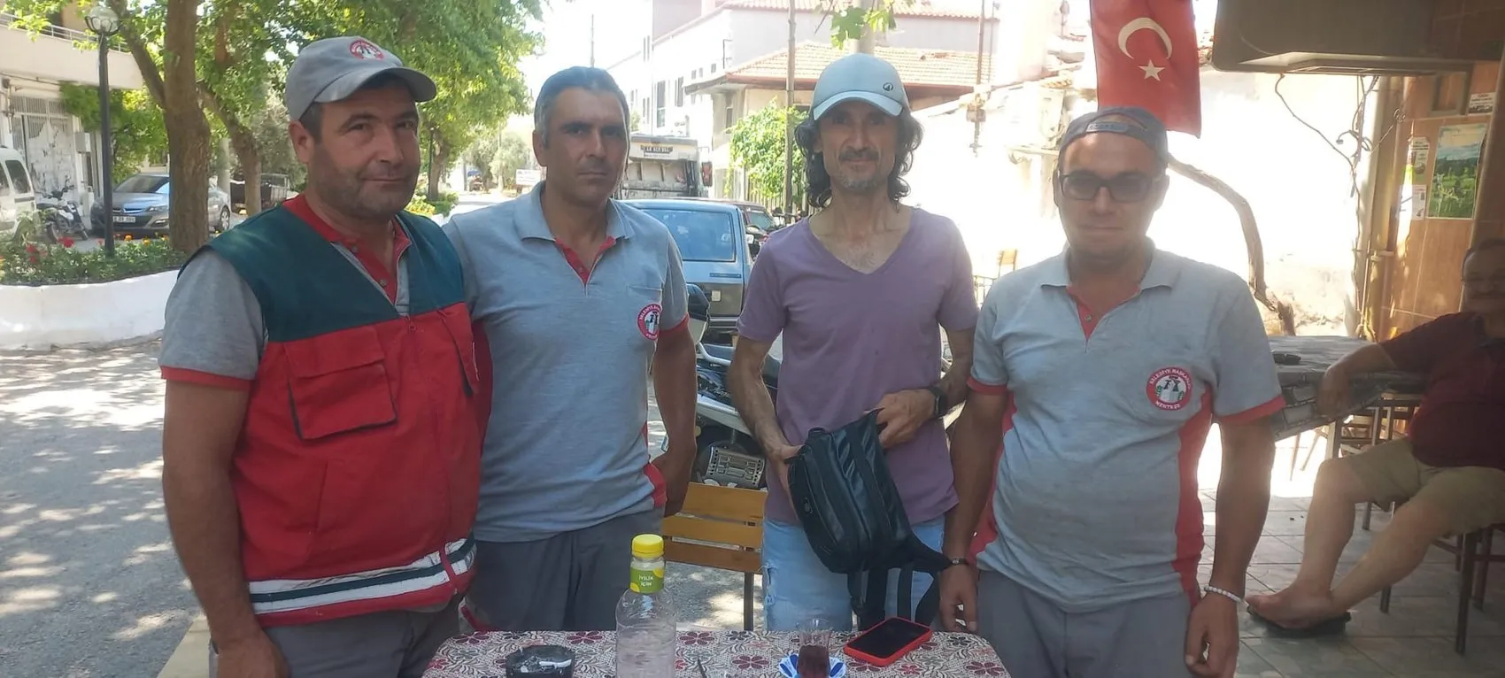 Muğla’da çöp toplarken buldukları serveti sahibine teslim ettiler