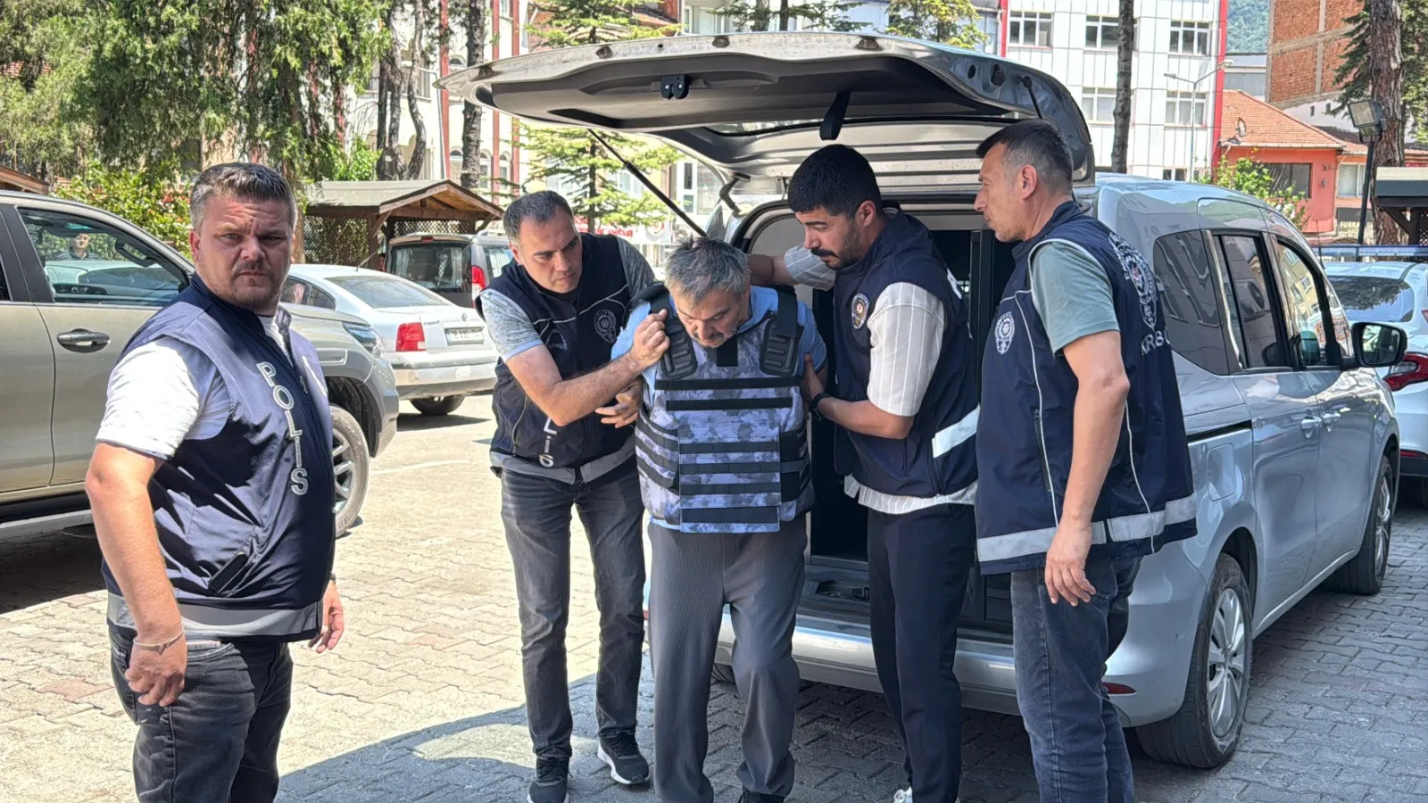 Karabük'te kadın cinayeti Birlikte yaşadığı kadını bıçaklayarak öldürdü