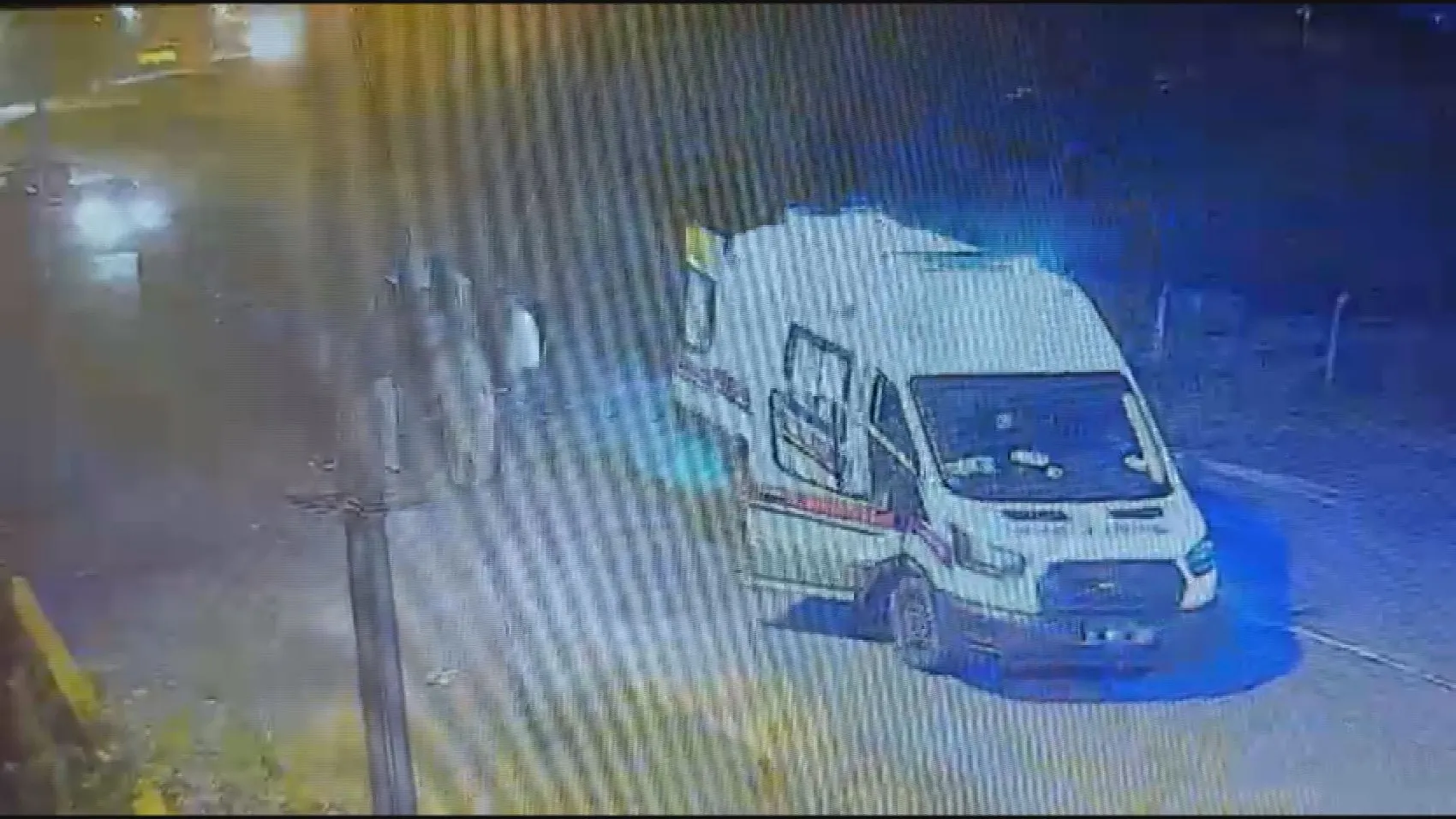 Arnavutköy'de kaldırımda yürüyen aileye minibüs dehşeti
