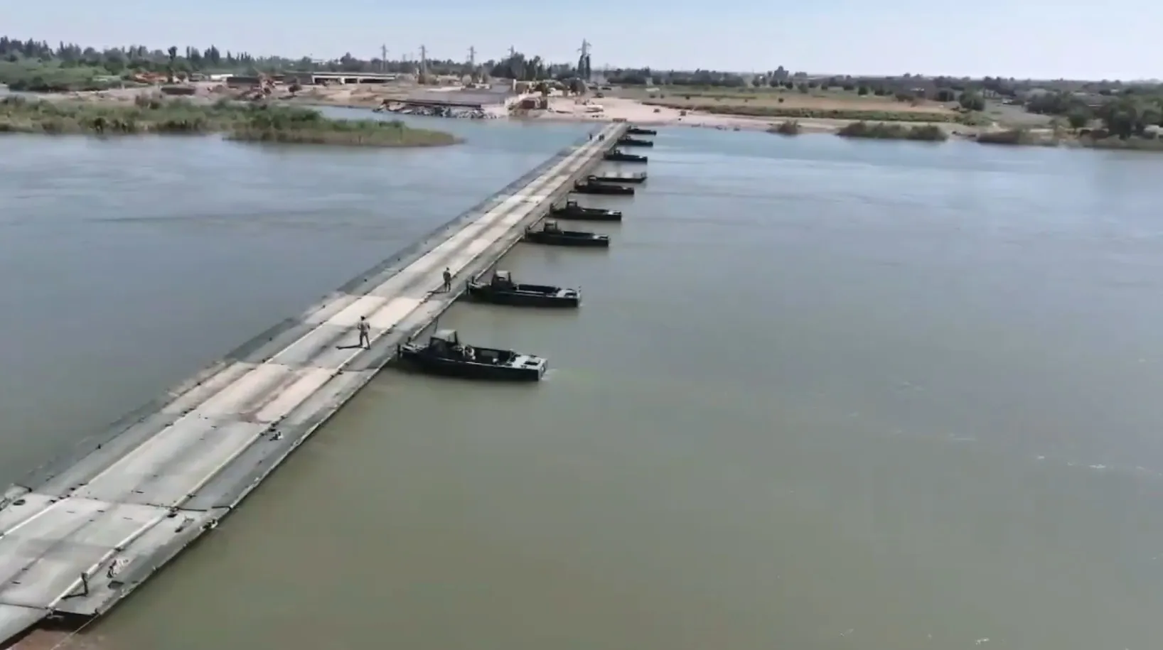 Mehmetçik Fırat Nehri üzerinde dev köprüyü tamamladı