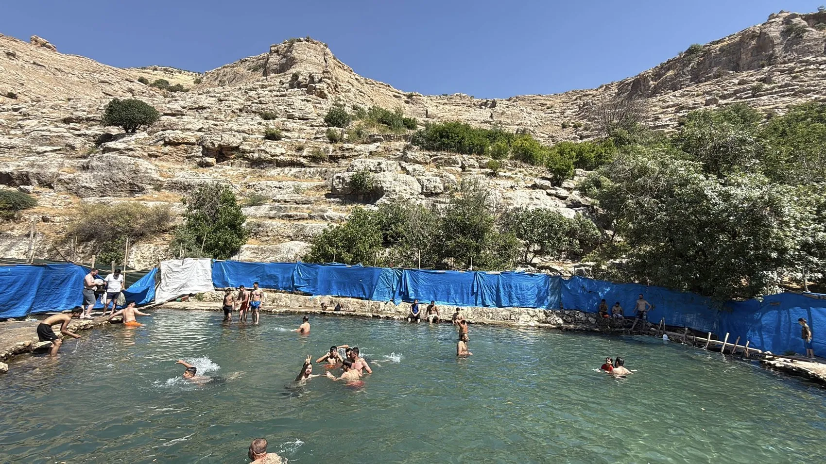 Mardin'de kavurucu sıcağa karşı doğal çözüm Beyazsu Vadisi