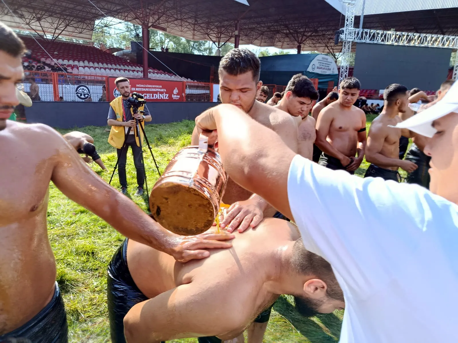 Kırkpınar er meydanında bugün başpehlivanlar sahne alıyor