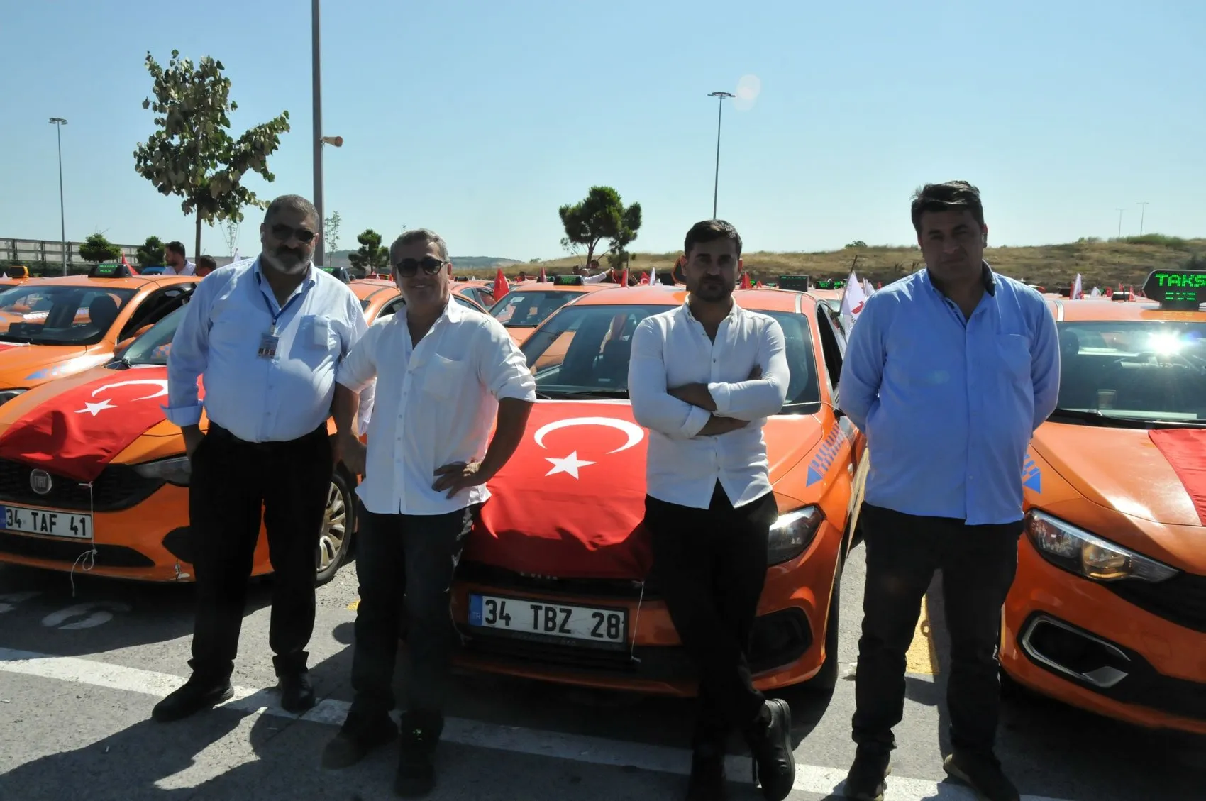 Taksicilerden 15 Temmuz şehitleri anısına 253 araçlık konvoy