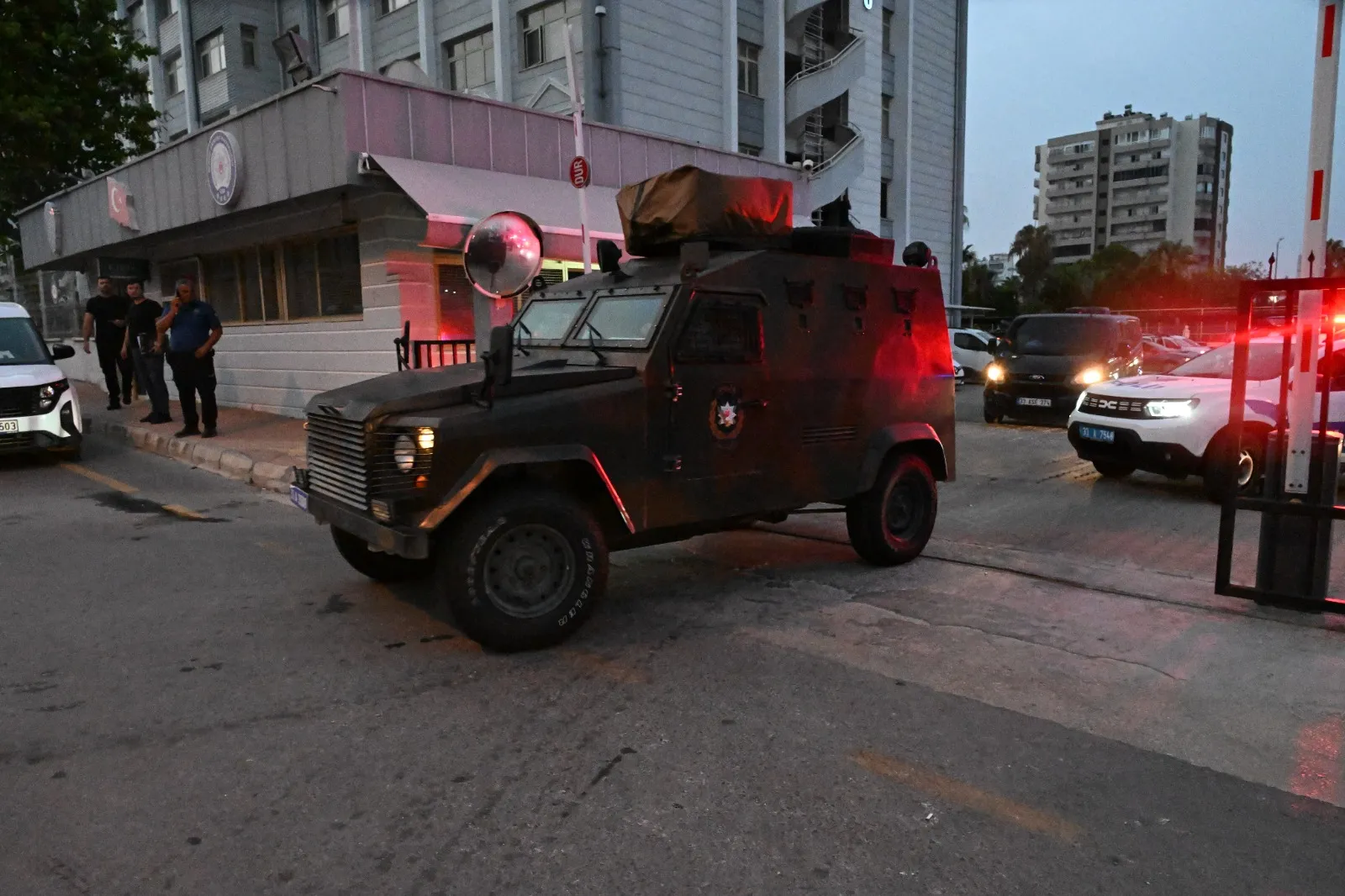 Mersin'de büyük uyuşturucu operasyonu 27 kişi cezaevine gönderildi