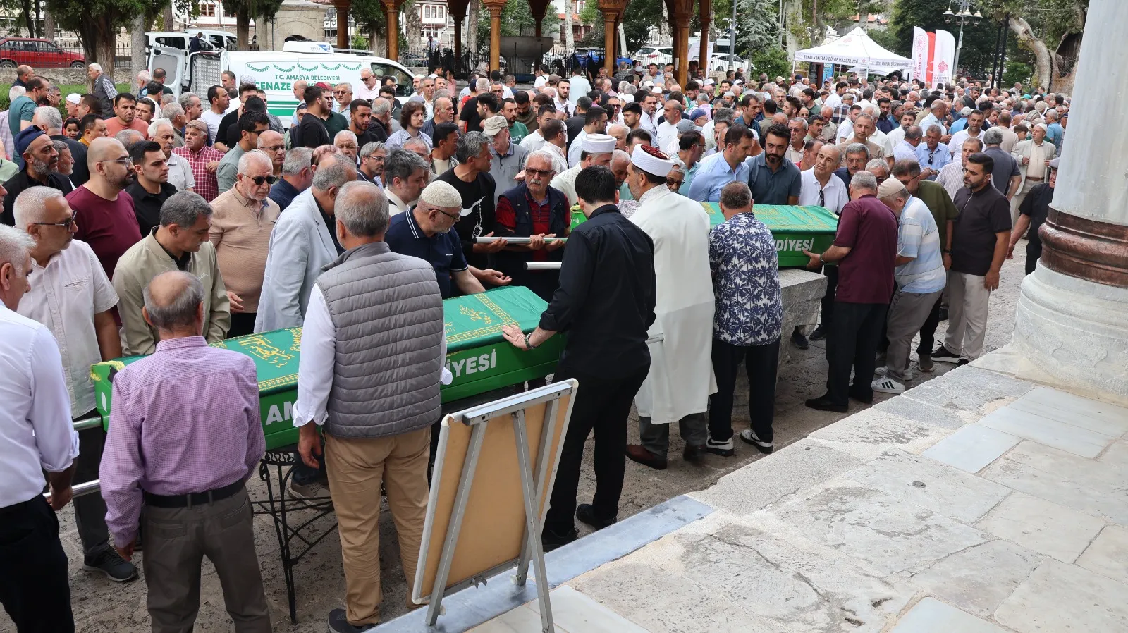 Birbirinden habersiz aynı gün veda ettiler