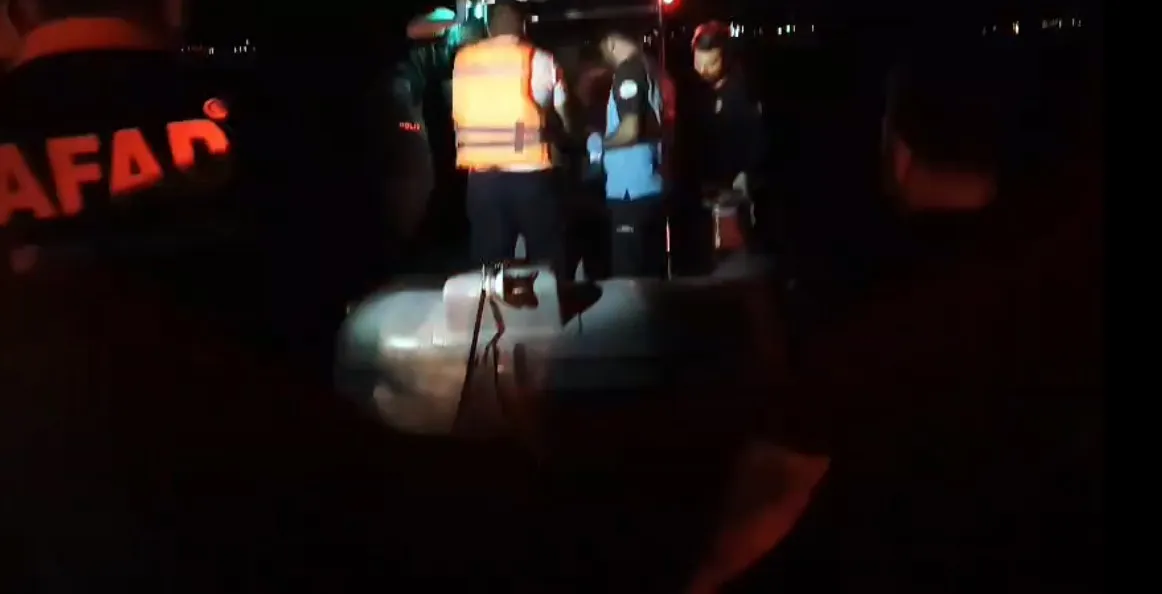Hazar Gölü'nde serinlemek isteyen 17 yaşındaki genç boğuldu