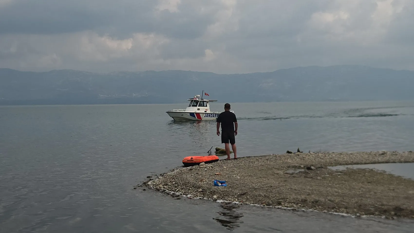 İznik Gölü’nde iki gençten haber alınamıyor