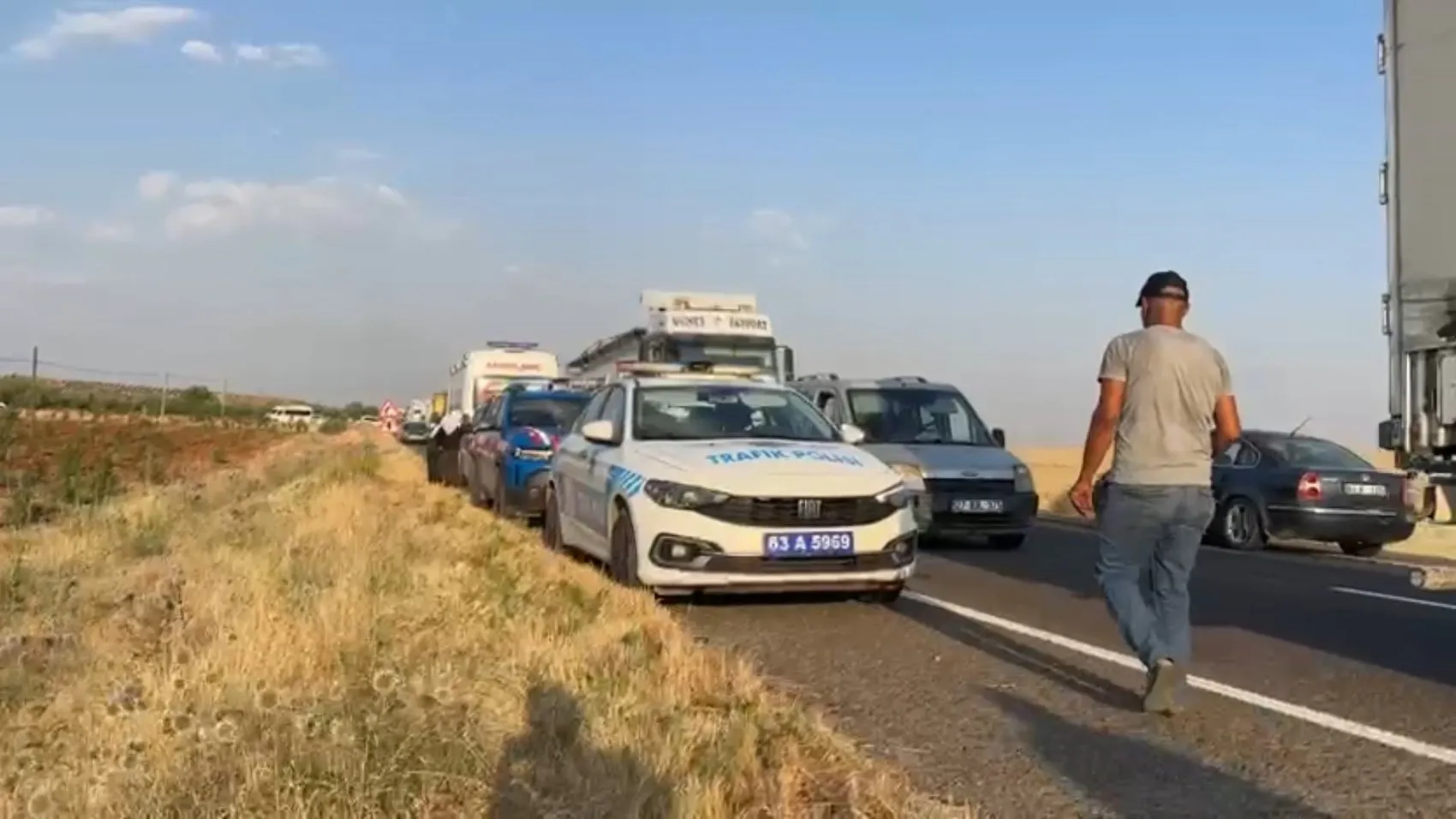 Suruç yolunda tarım işçilerini taşıyan minibüs devrildi
