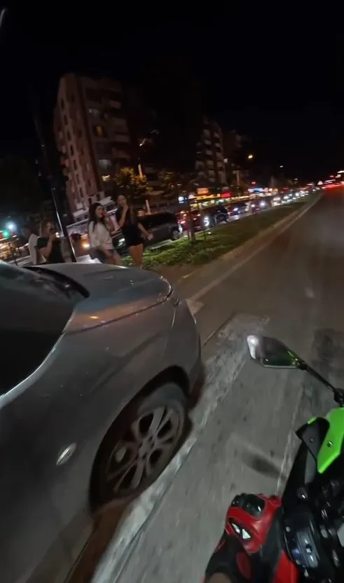Bursa'da sarı ışık ihlali kaldırımdaki yayaları ölümle burun buruna getirdi