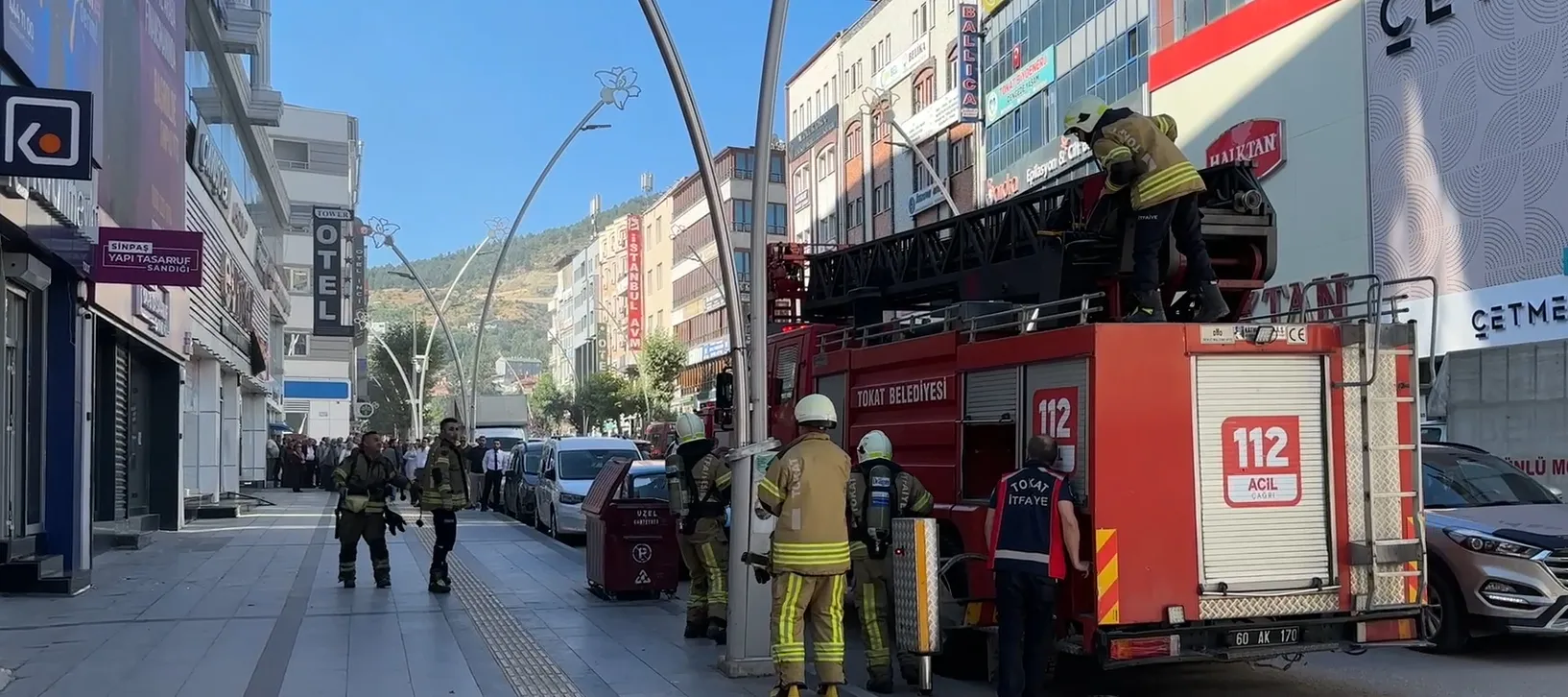 Tokat merkezdeki 12 katlı binada korkutan yangın