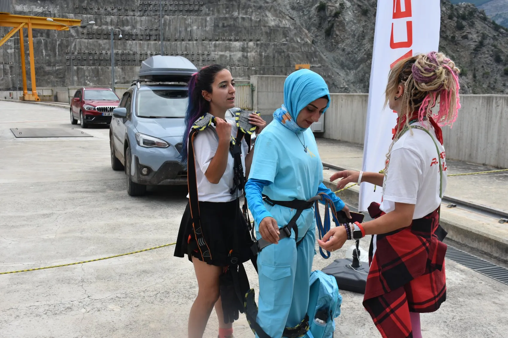 Deriner Barajı devasa gövdesinde adrenalin dolu anlar