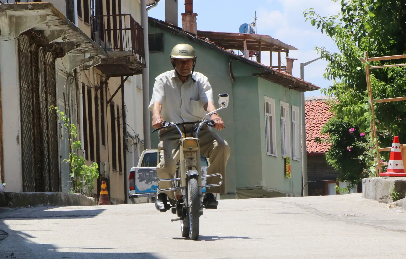 Burdur’da yarım asırlık sadakat 1976 model motorunu hala kullanıyor
