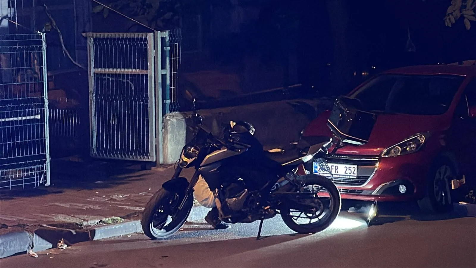 Sultangazi’de motosikletli saldırganlar dehşet saçtı