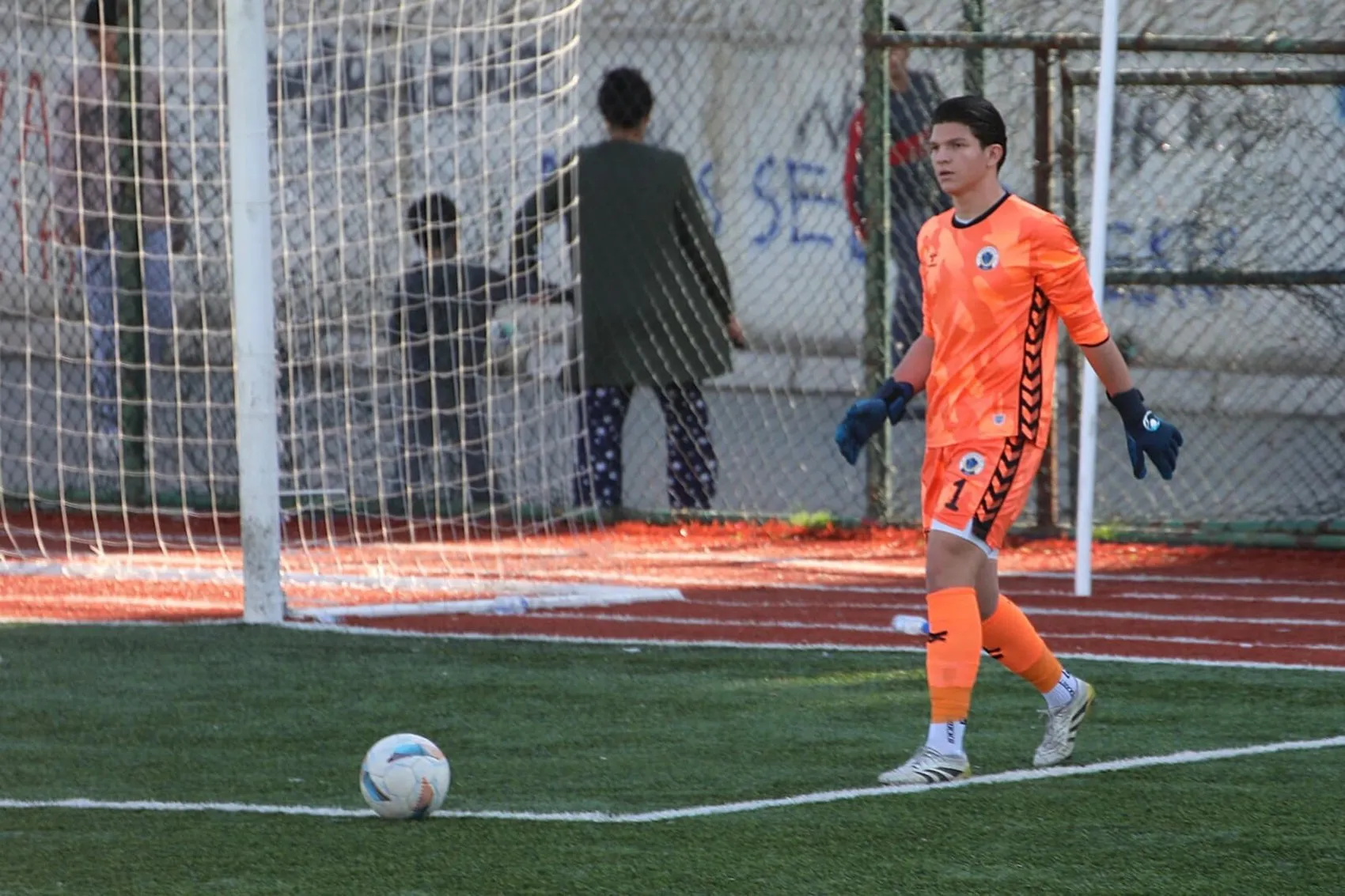 Menemen FK altyapısından çıkan genç kaleciyle profesyonel sözleşme imzaladı