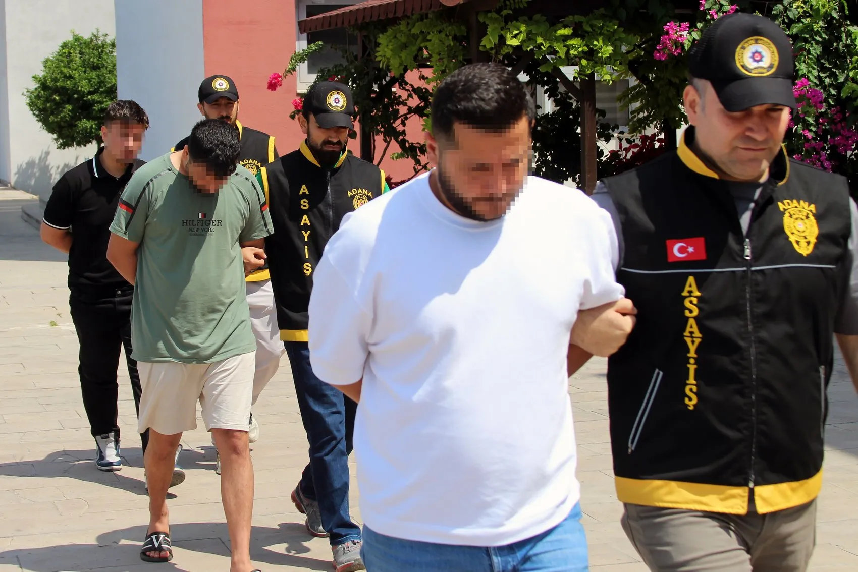 Adana'da sahte hocalara operasyon Büyü bahanesiyle milyonları topladılar