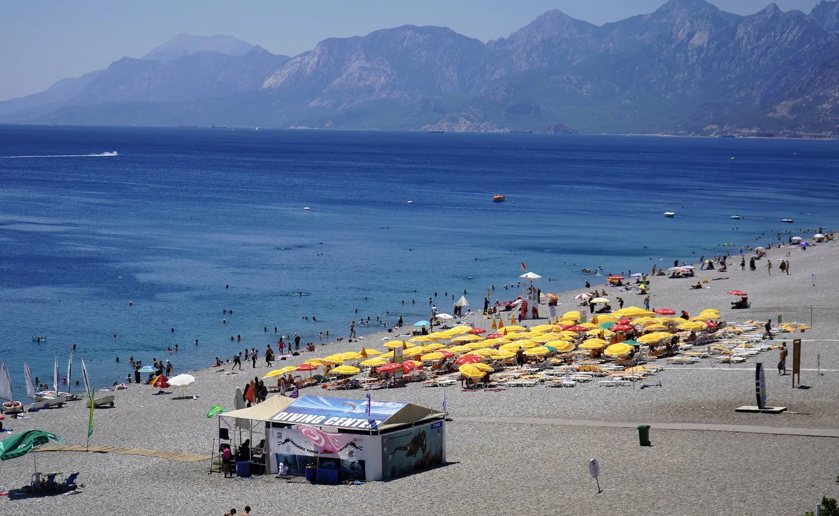 Antalya kavurucu sıcaklarla imtihan veriyor