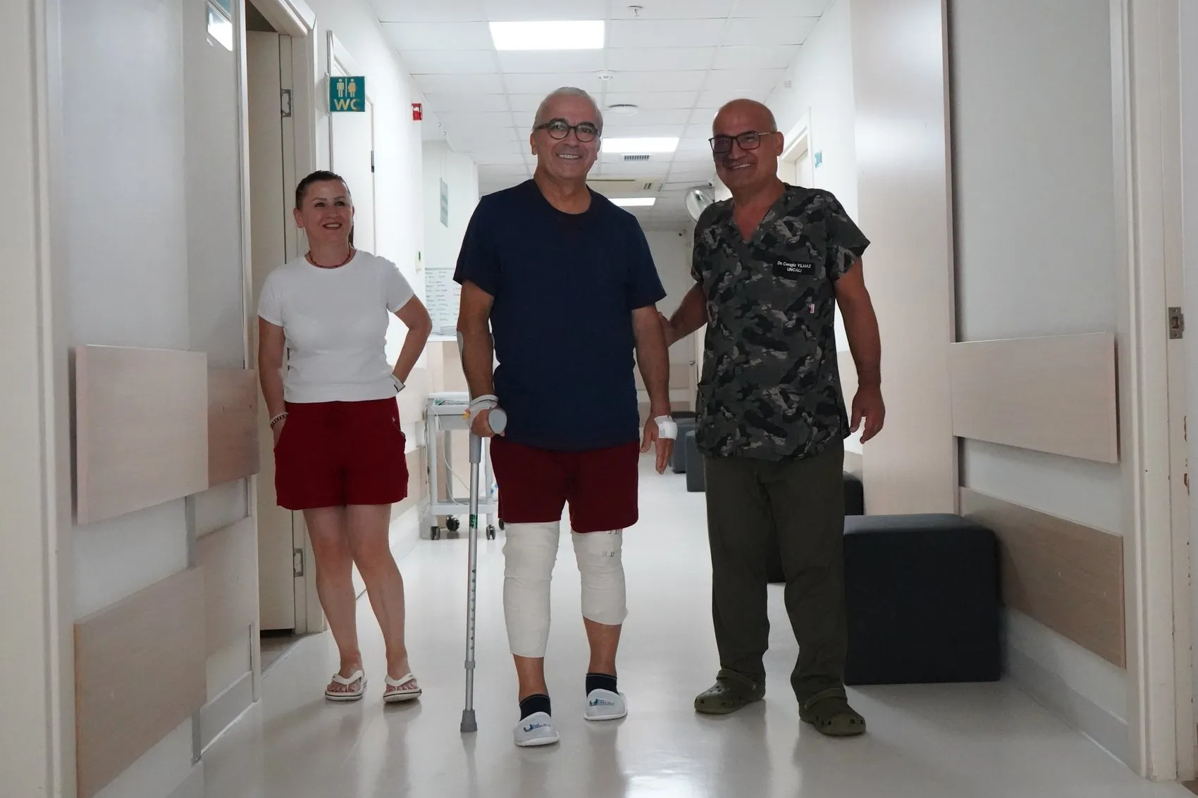 Tiyatrocu Sabri Özmener robotik cerrahiyle diz ağrılarına veda etti