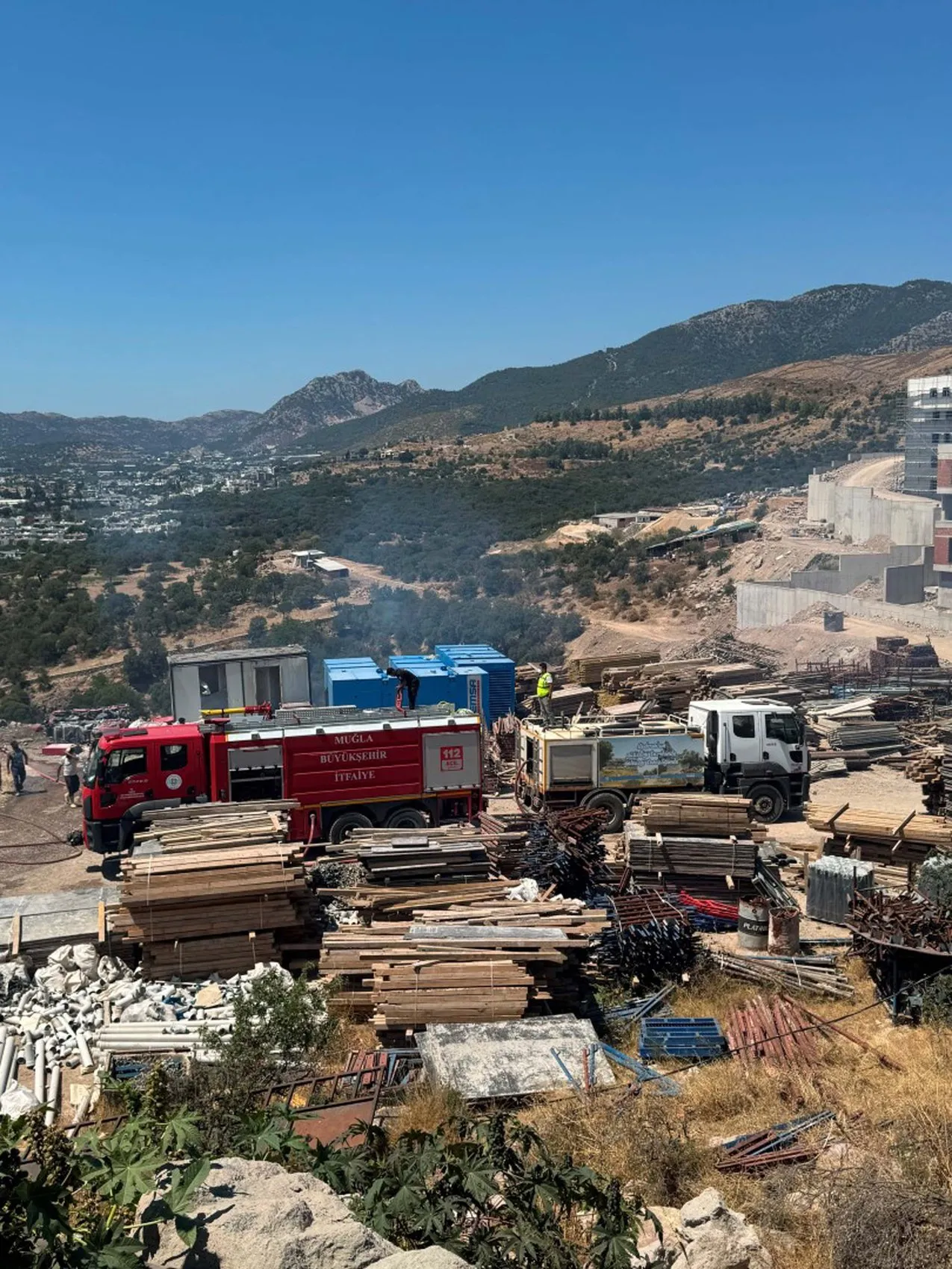 Bodrum’da şantiye yangını ormana sıçradı
