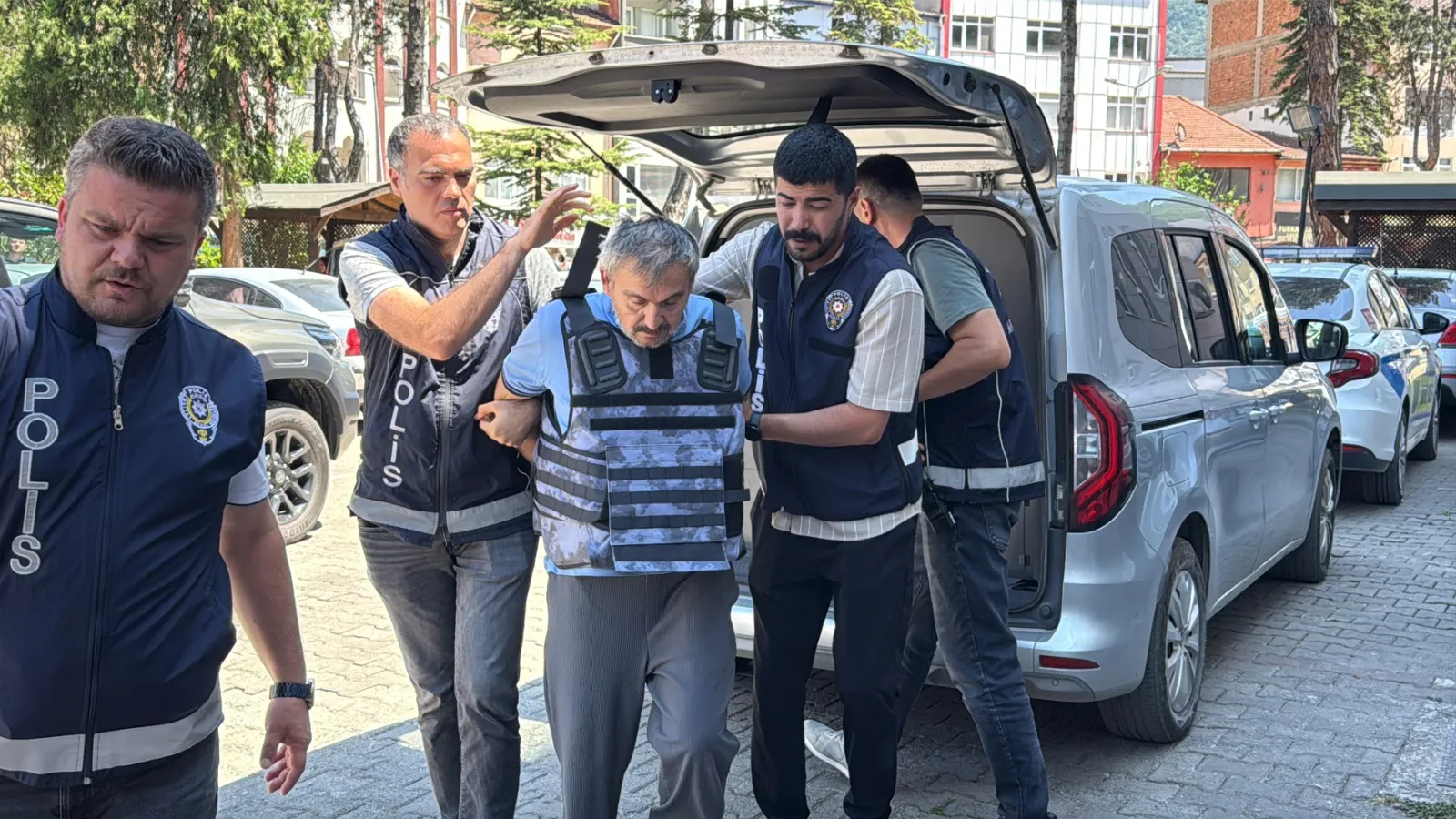 Karabük'te kadın cinayeti Birlikte yaşadığı kadını bıçaklayarak öldürdü