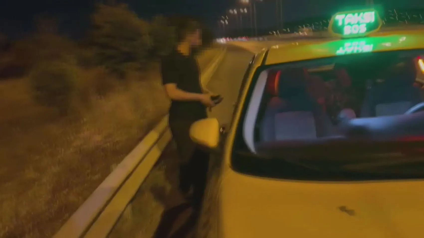 İstanbul polisinden taksiyle göçmen kaçıran çeteye operasyon