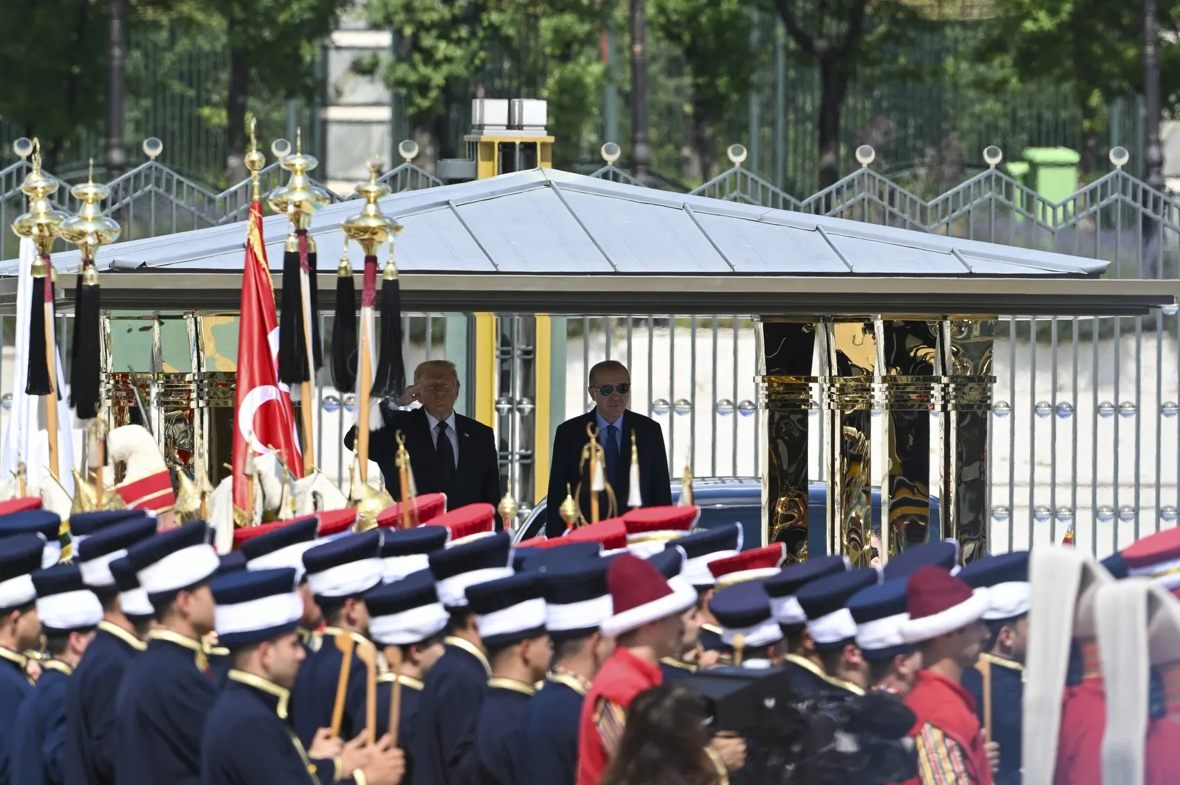 Trump Ankara’ya geldi ve Külliye’de törenle karşılandı
