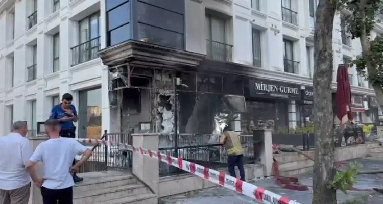Beylikdüzü’nde bir binada korkutan yangın