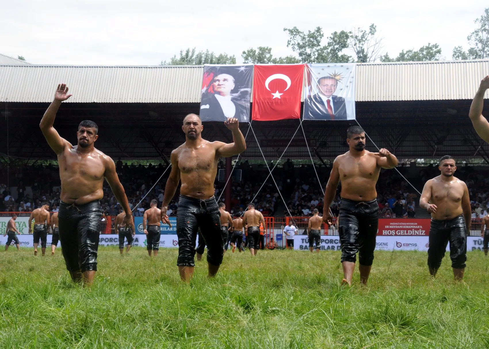 Kırkpınar er meydanında son 16 mücadelesi başladı