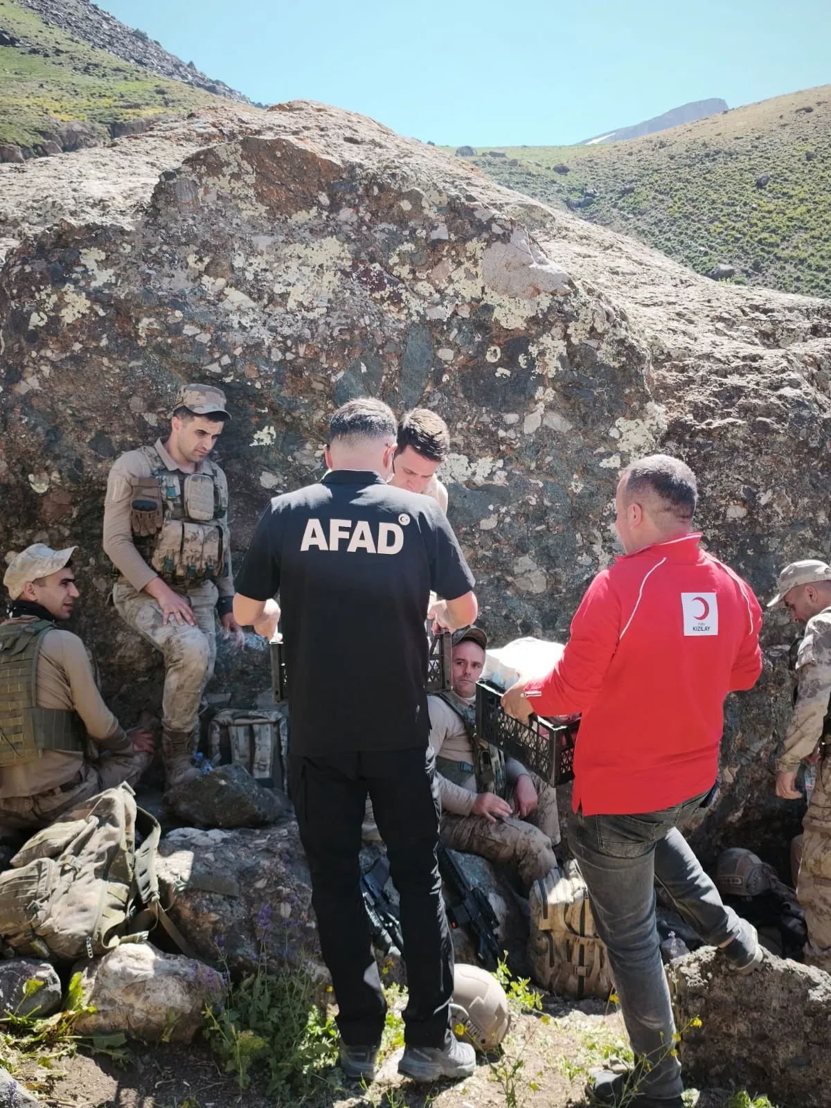Cilo Dağına tırmanan emekli astsubay için zamana karşı yarış başladı