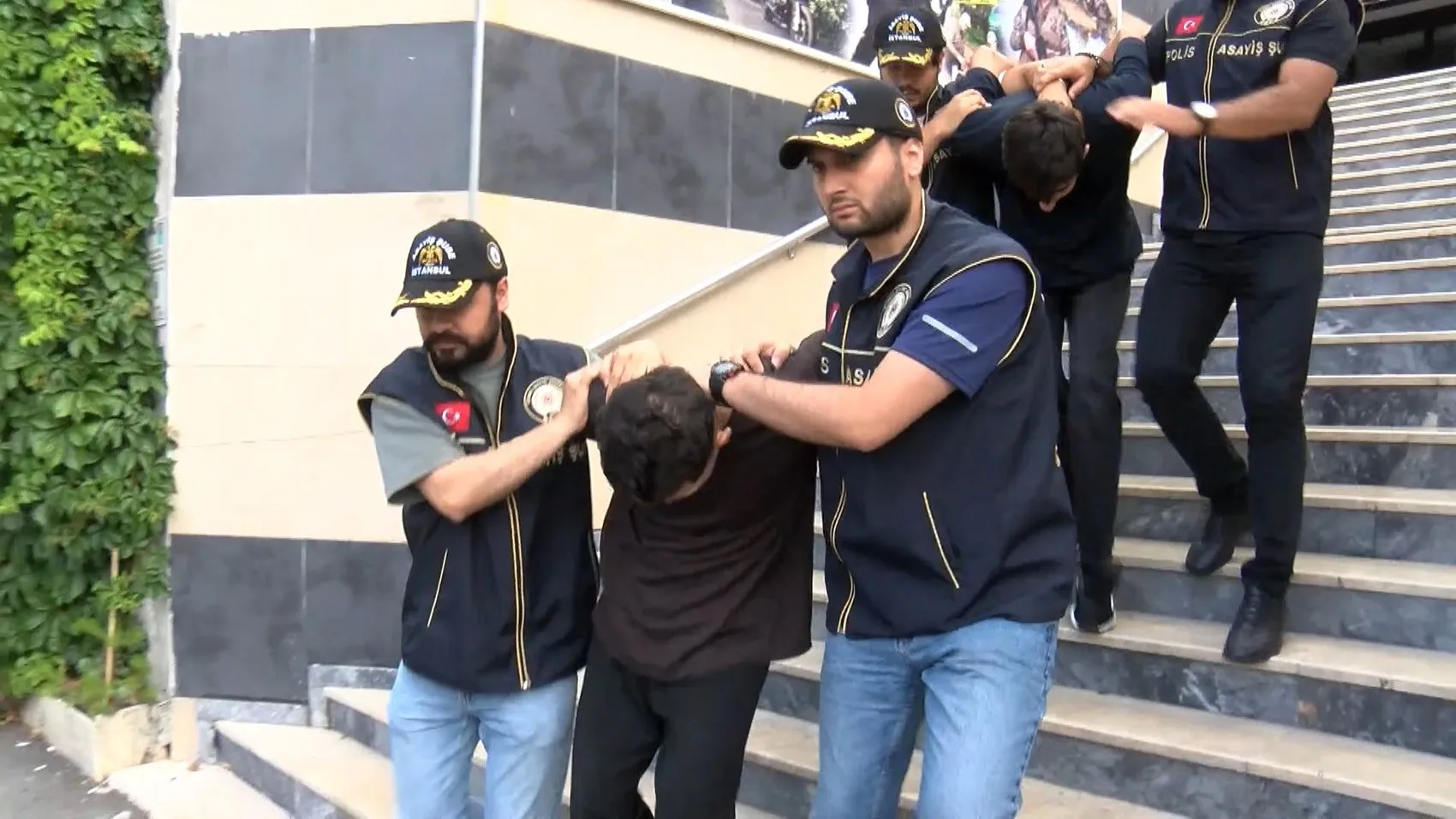 Esenyurt cinayetinin zanlıları sınırda kıskıvrak yakalandı