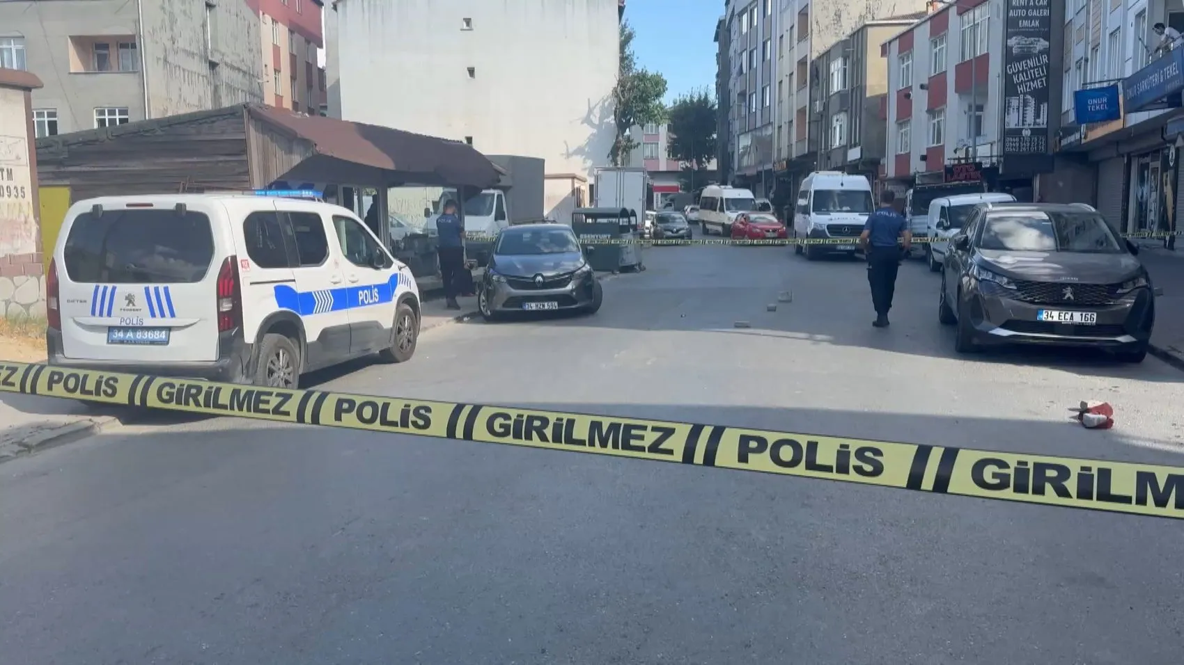 Esenyurt'ta sokak ortasında pusu kurup ateş açtı