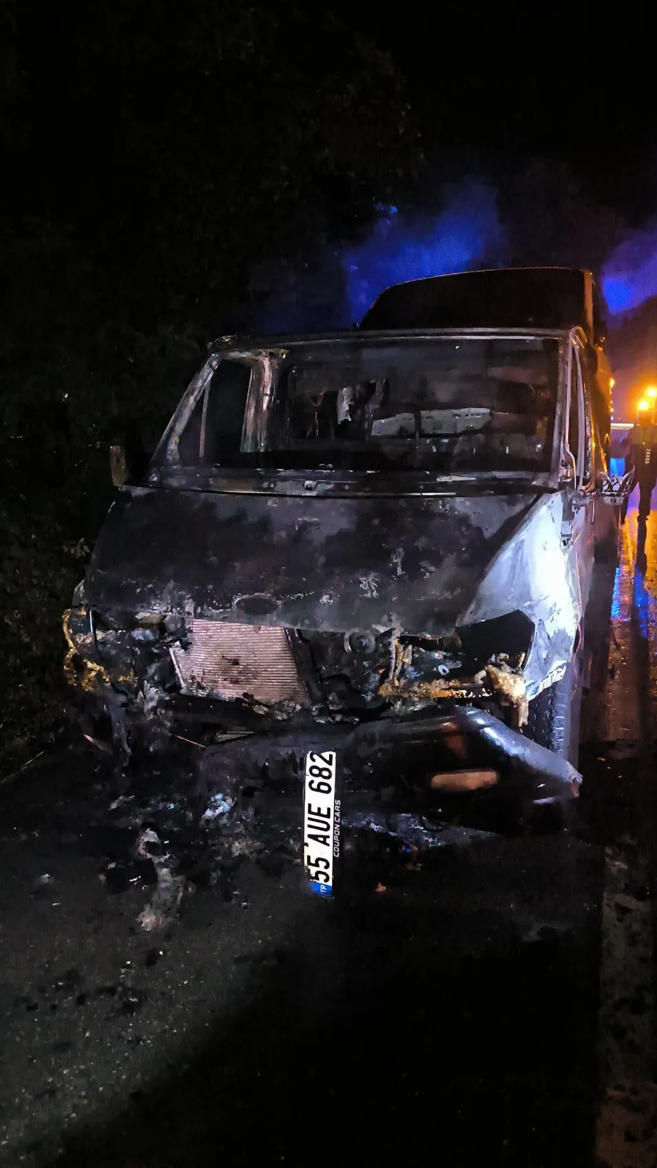 Samsun'da seyir halindeki çekici ve üzerindeki araç küle döndü