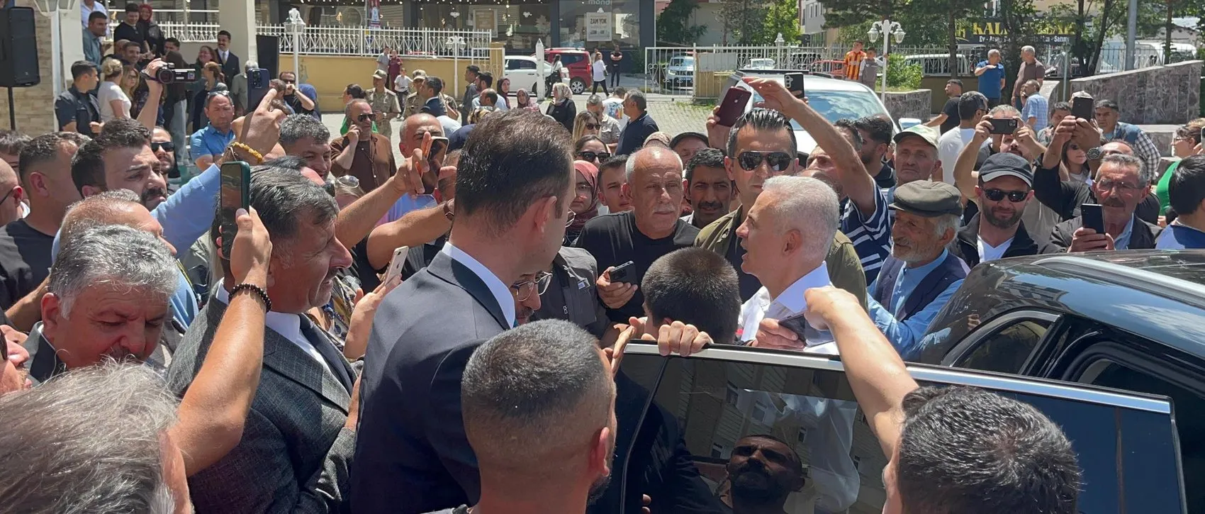 Ardahan Valisi Mehmet Fatih Çiçekli şehre veda etti