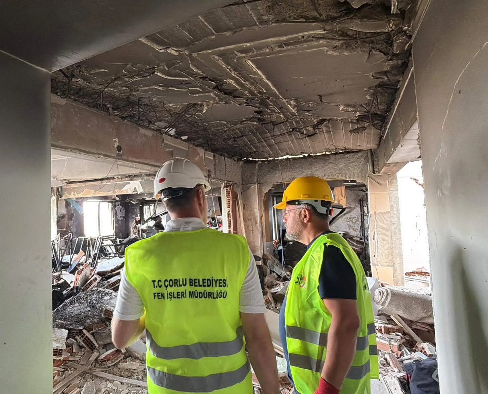 Çorlu’daki apartman faciasının bilançosu gün ağarınca ortaya çıktı