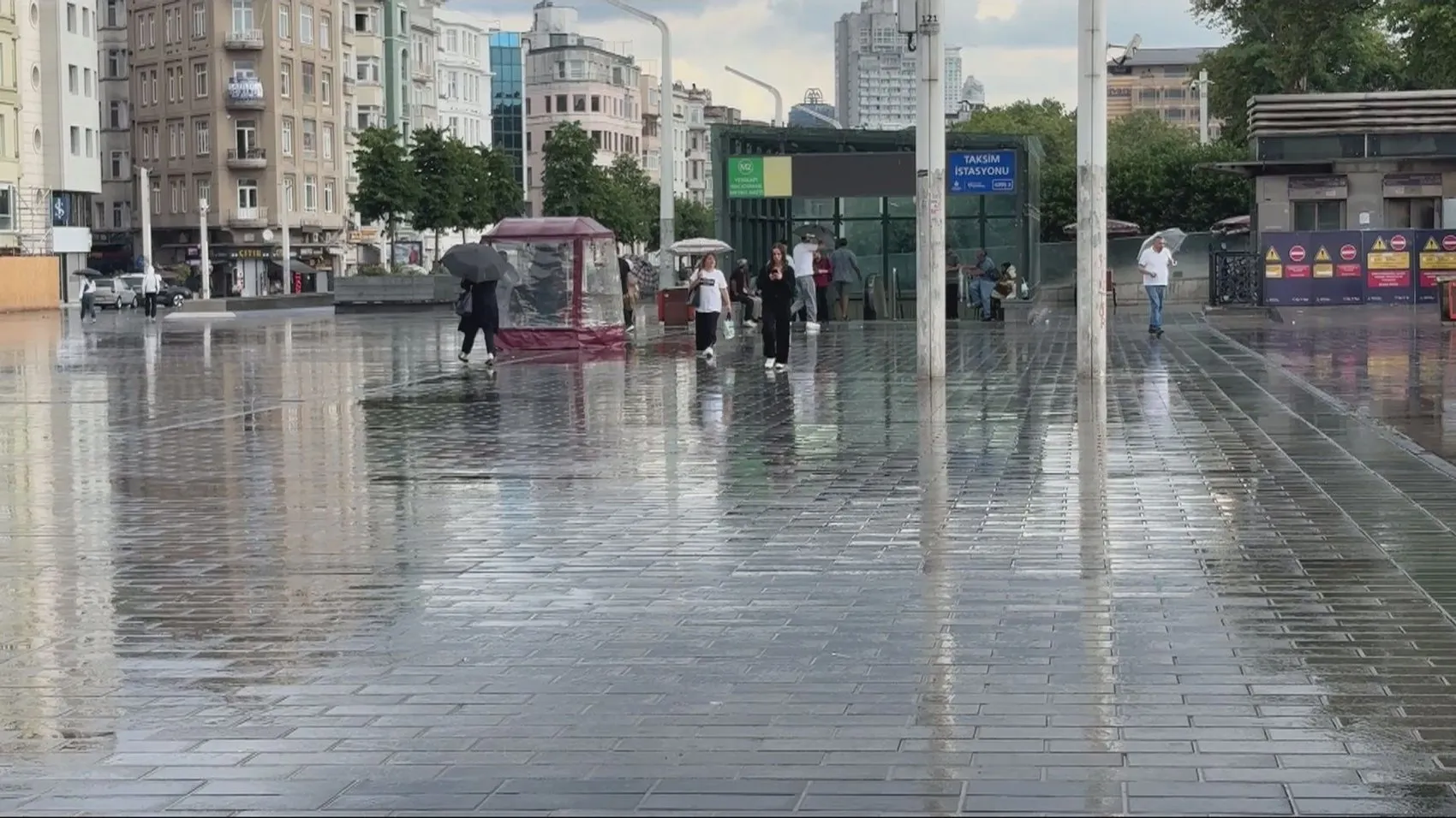 İstanbul güne şiddetli yağışla uyandı