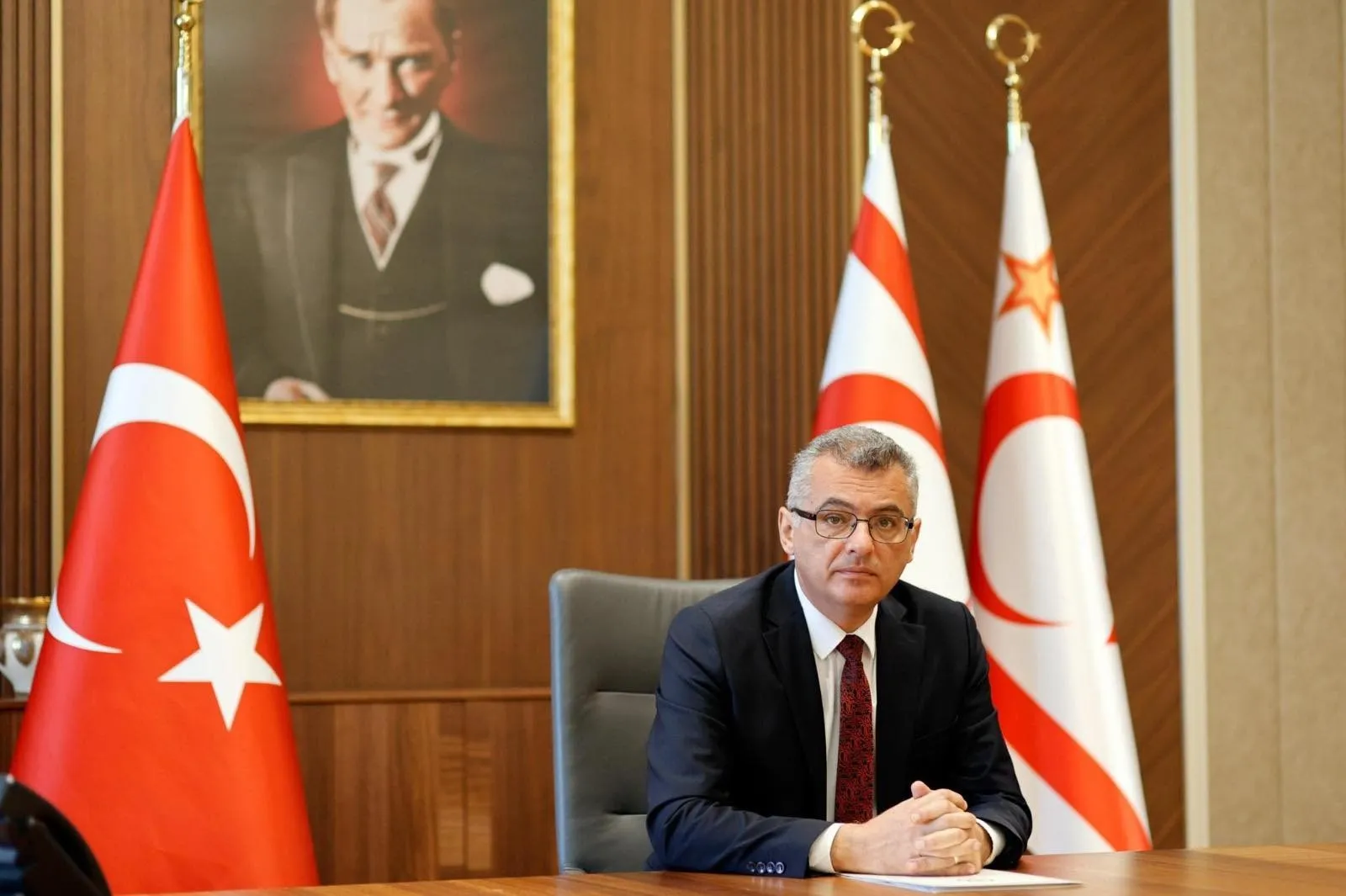 Guterres Ada'da taraflarla masaya oturuyor