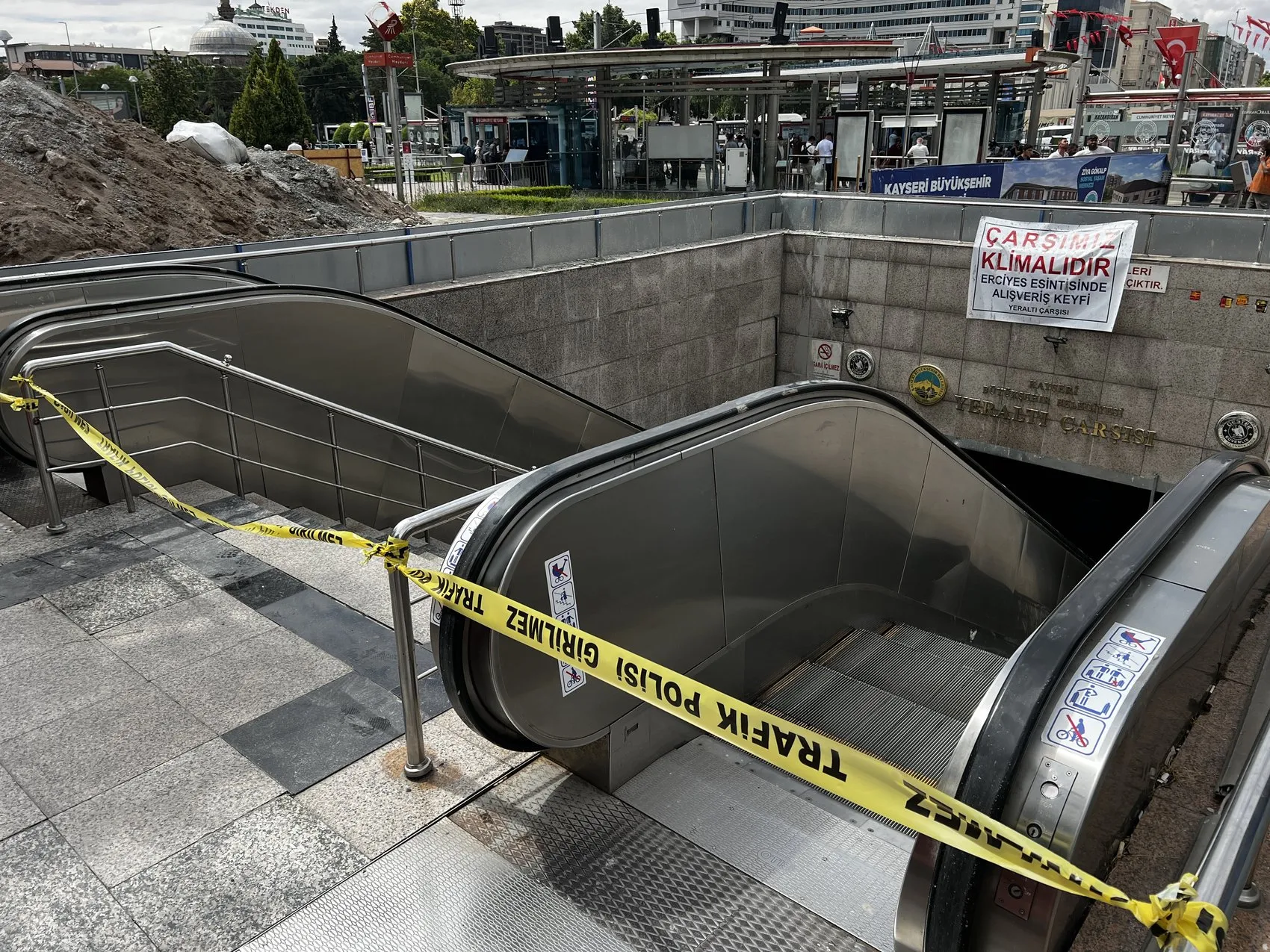 Kayseri Cumhuriyet Meydanı’nda beton mikseri kazası yaşandı