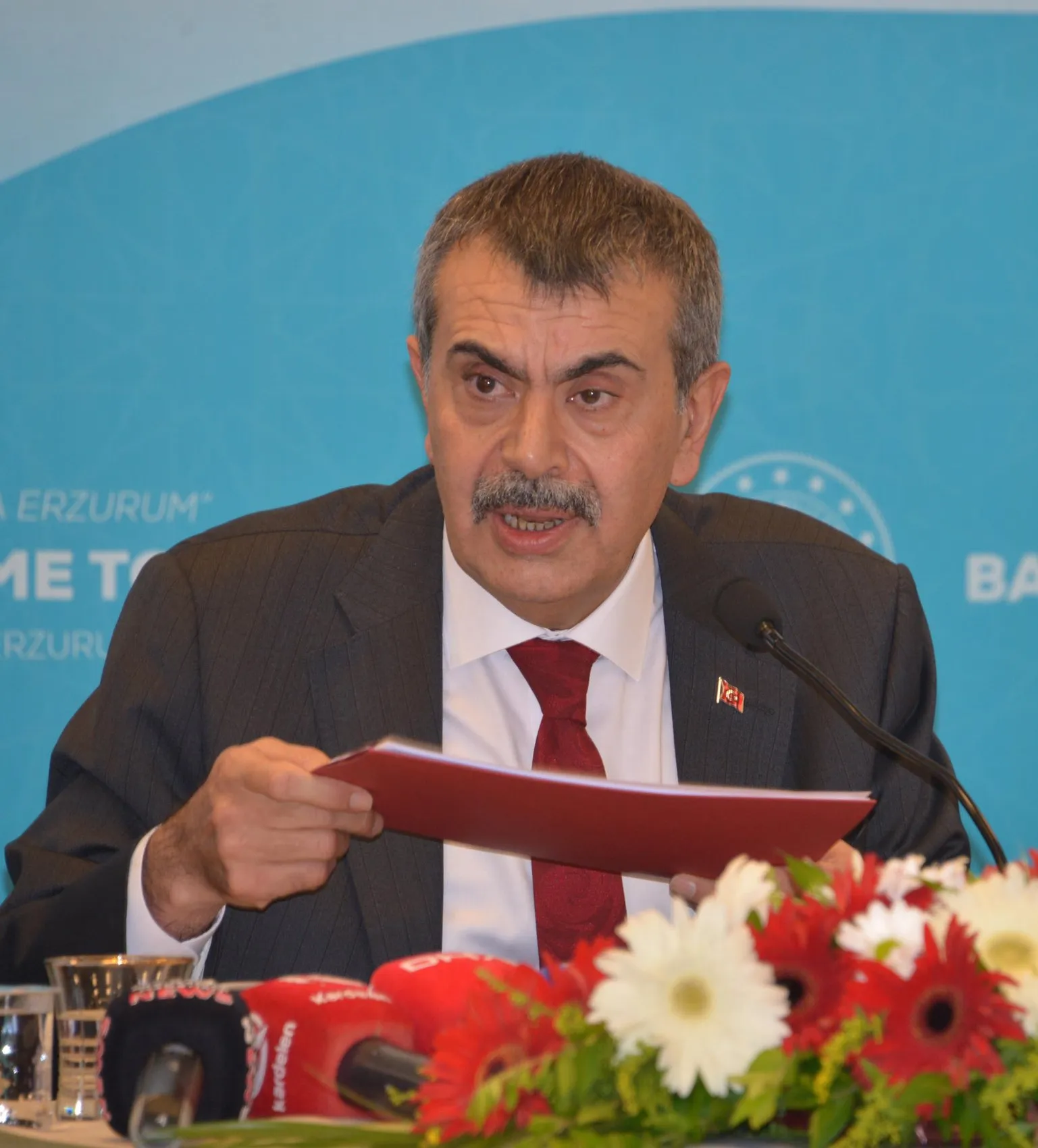 Bakan Tekin özel okul öğretmenlerine yönelik şikayetleri doğrudan kabul edecek