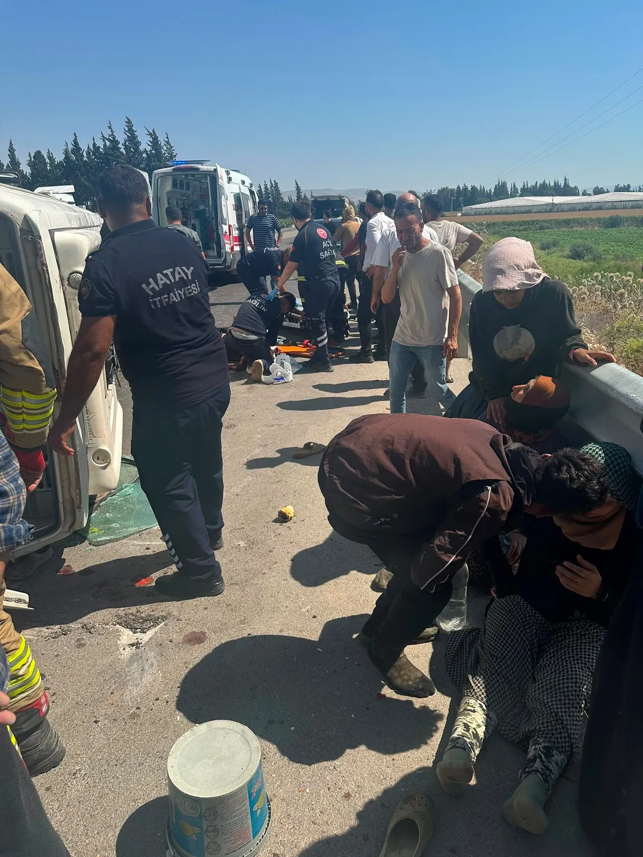 Reyhanlı yolunda tarım işçilerini taşıyan minibüs kaza yaptı