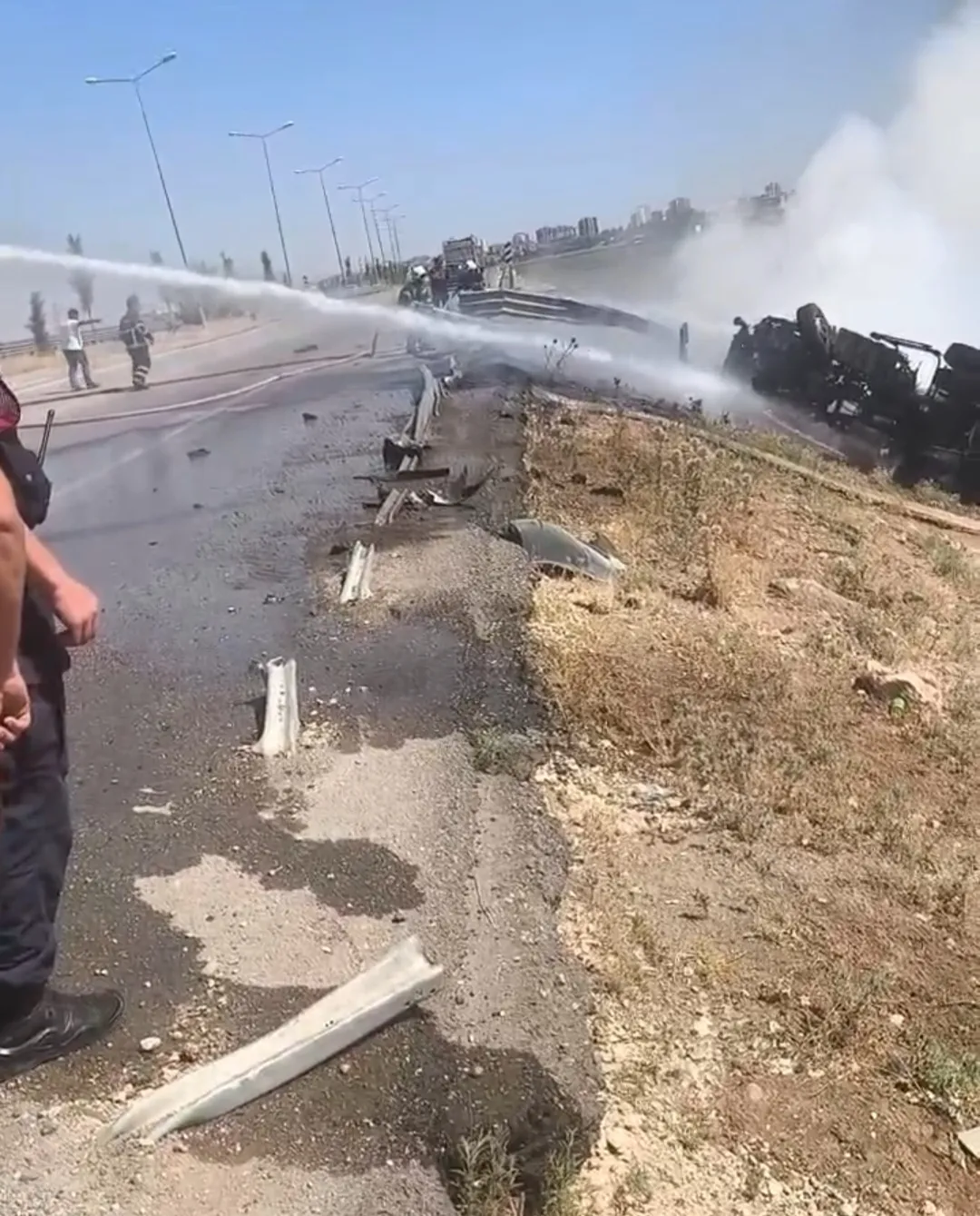 Batman'da beton mikseri şarampole uçtu ve alevler içinde kaldı