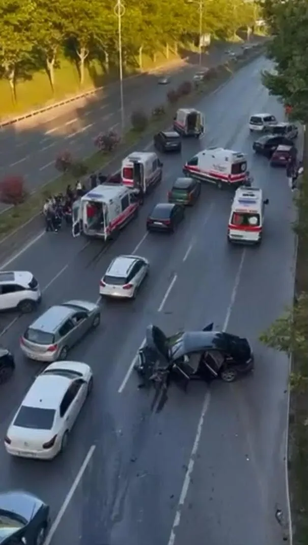 Esenler'de dikkatsizlik zincirleme kazaya yol açtı