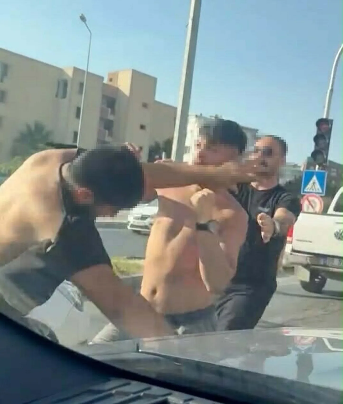 Kuşadası'nda trafikte öfke krizi 540 bin liraya patladı