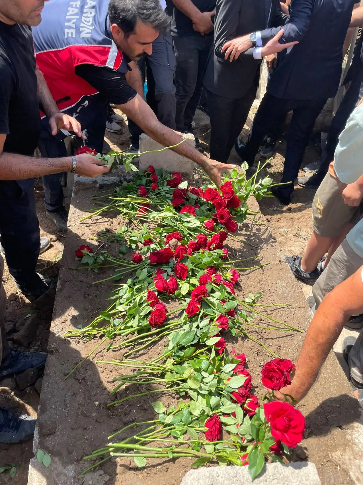 Görev başında şehit olan itfaiyeci Ömer Kaplan toprağa verildi
