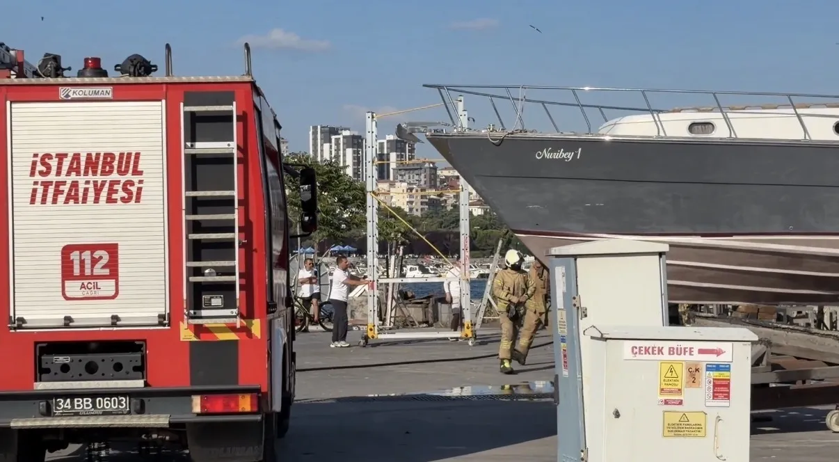 Pendik Marina’da bakım halindeki tekne alevlere teslim oldu