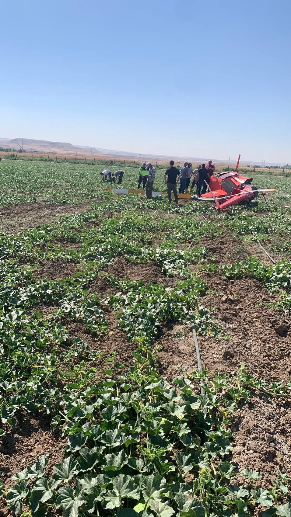Ankara'da eğitim uçuşu yapan helikopter boş araziye çakıldı