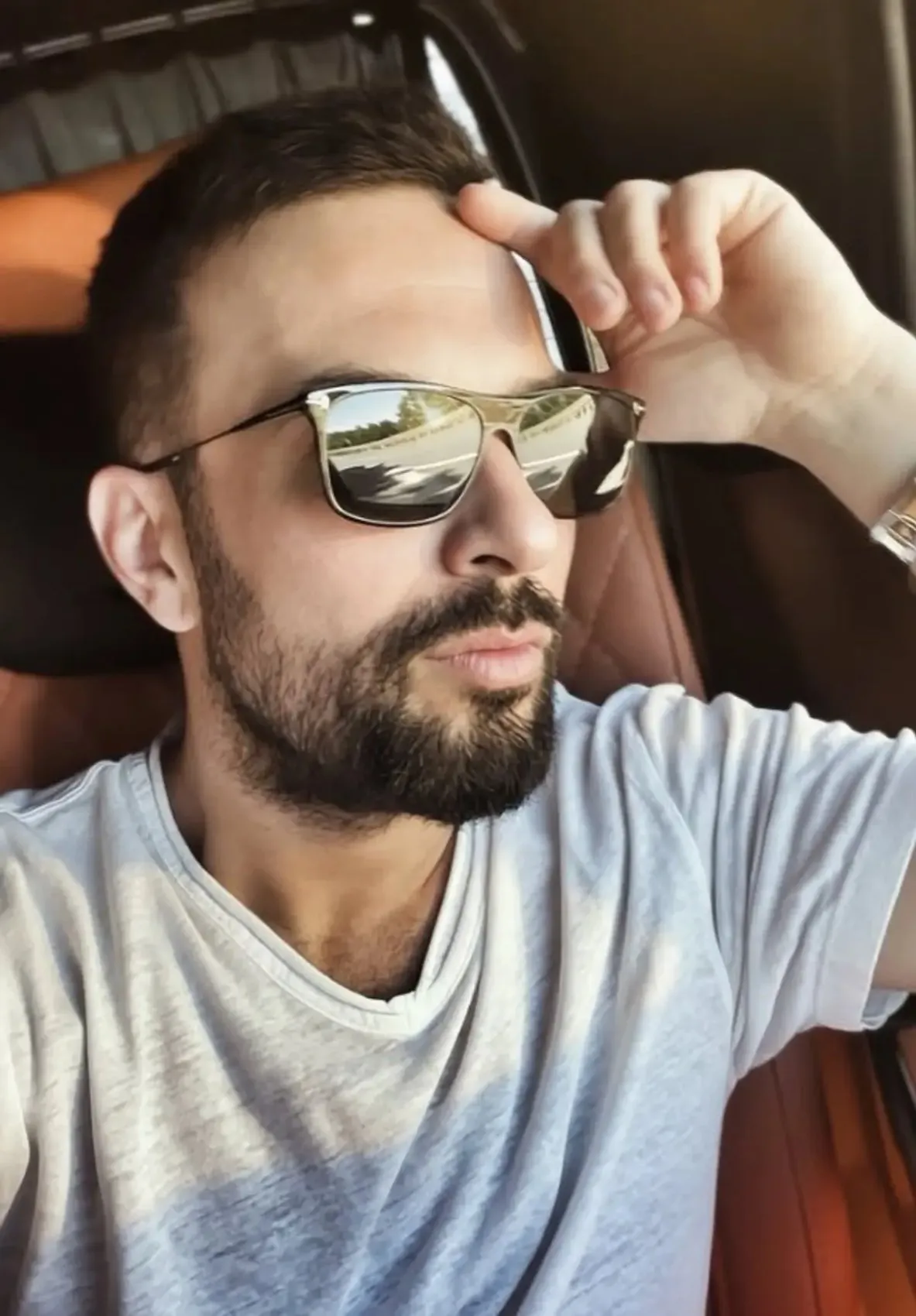 Tarkan lüks teknesinde tatilin keyfini sürüyor! Yeni imajı şaşırttı 1