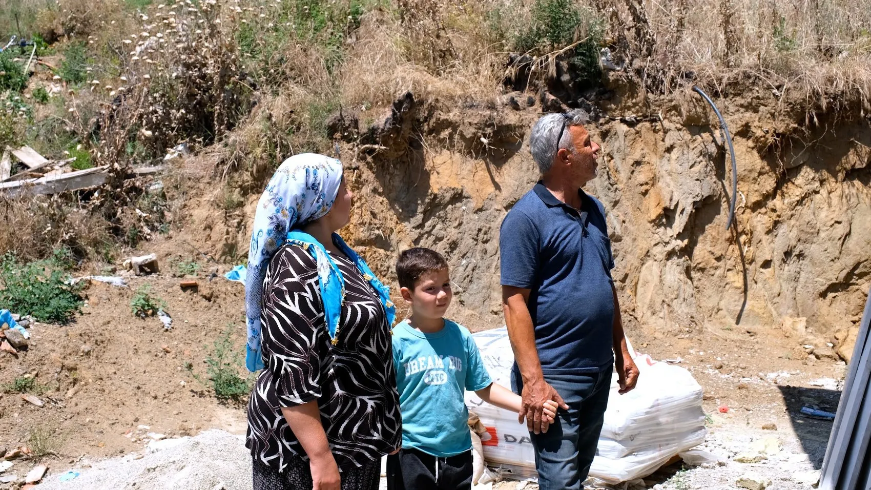 Ödemiş yangınında evsiz kalan aileler yeni yuvalarına kavuşuyor