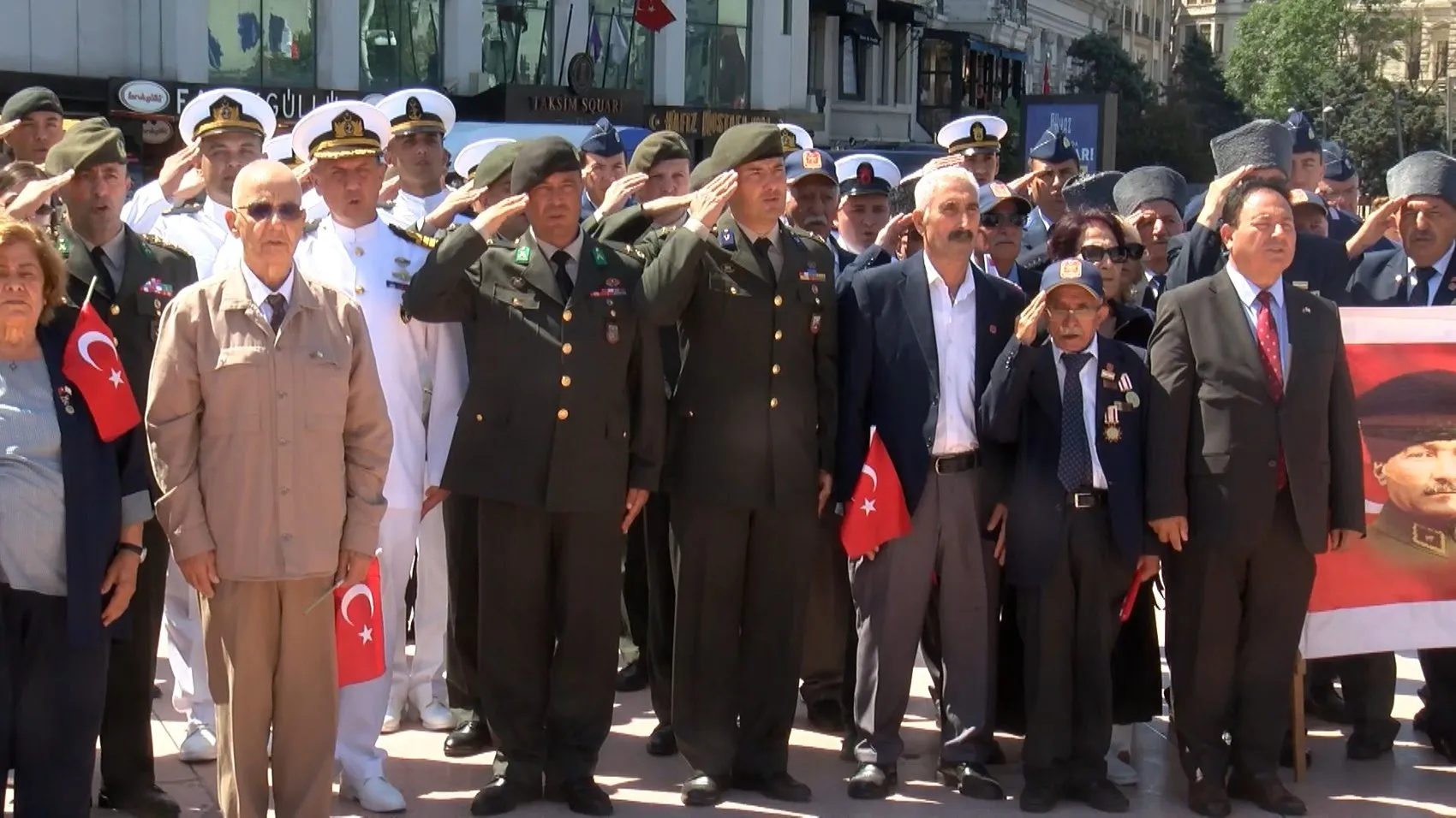 Taksim'de Kıbrıs Barış Harekatı'nın yıl dönümü kutlandı
