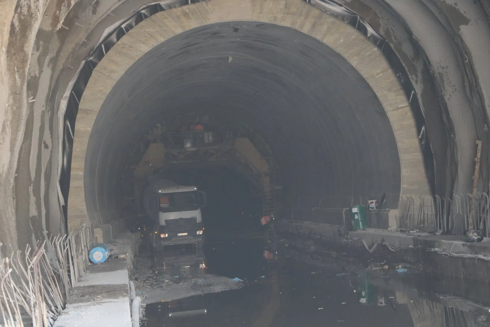Yüksekova'da yeni tünel çalışmaları hız kazandı